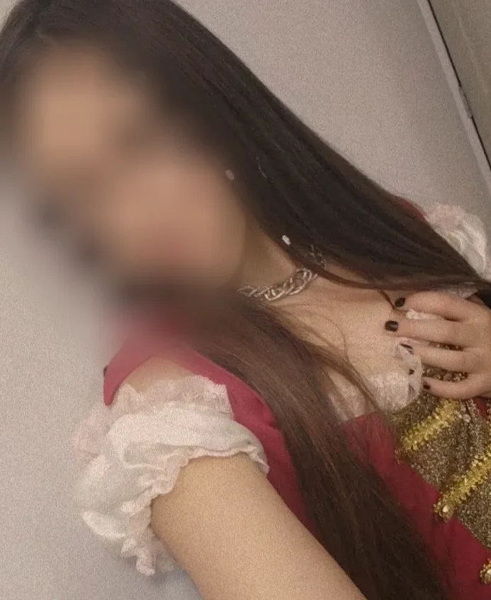 Esra, 25