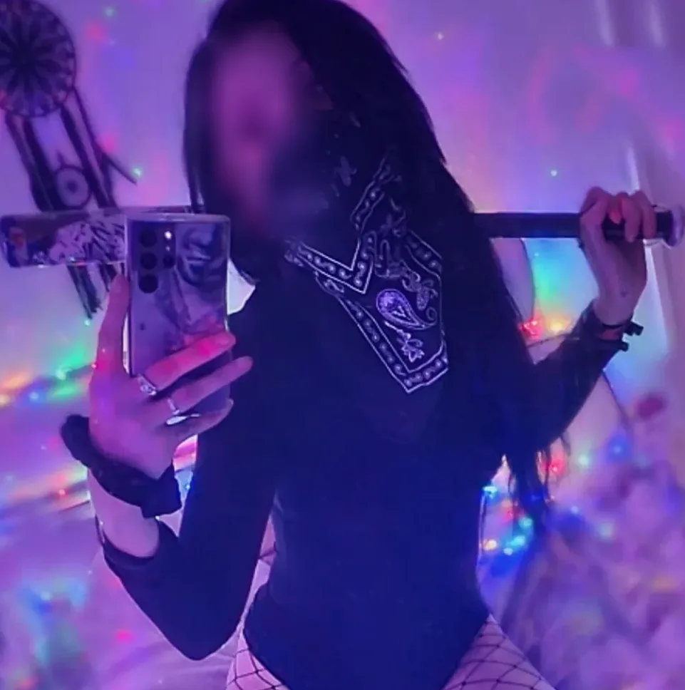 Helena, 28