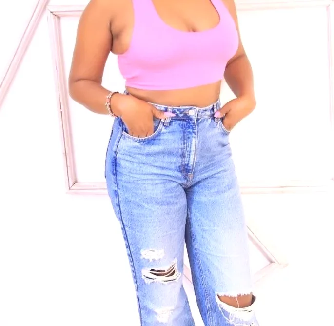 Julia, 32