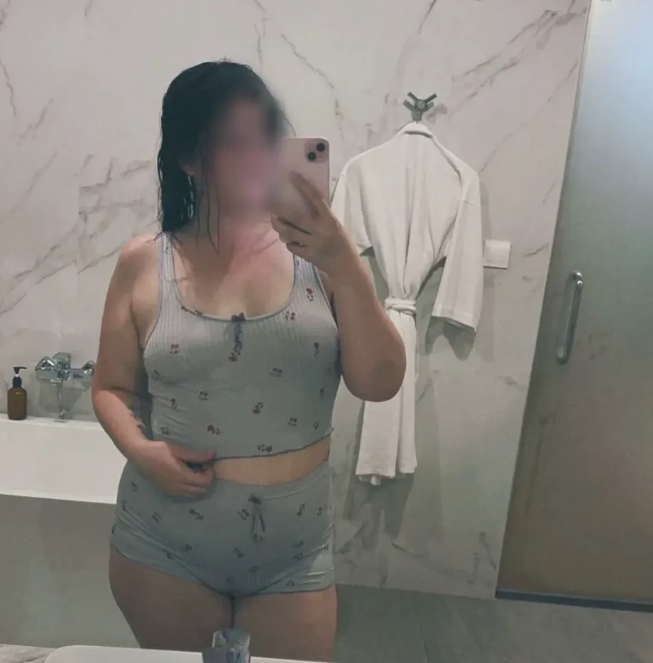 Mira, 27