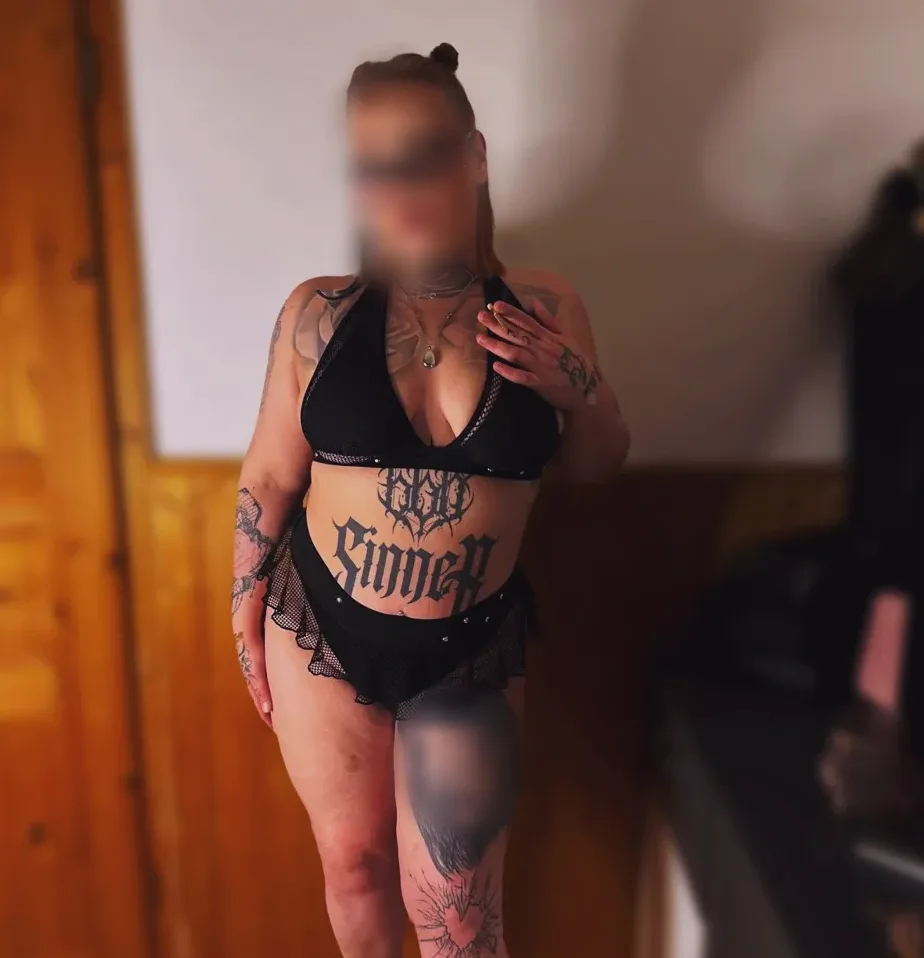 Neele, 26