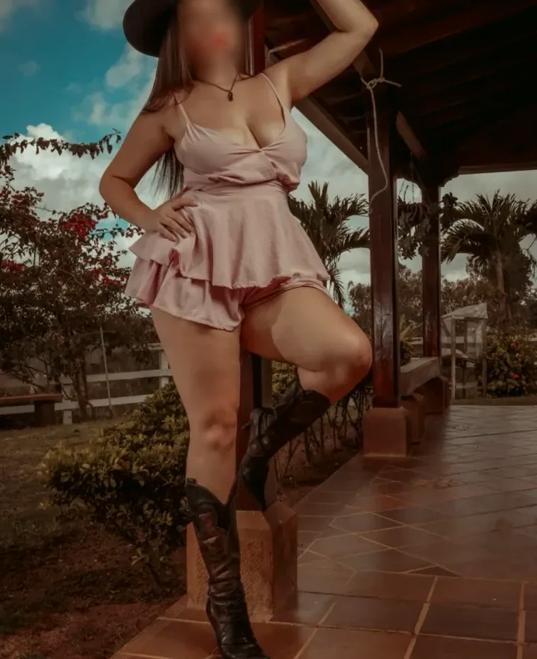 Simone, 21